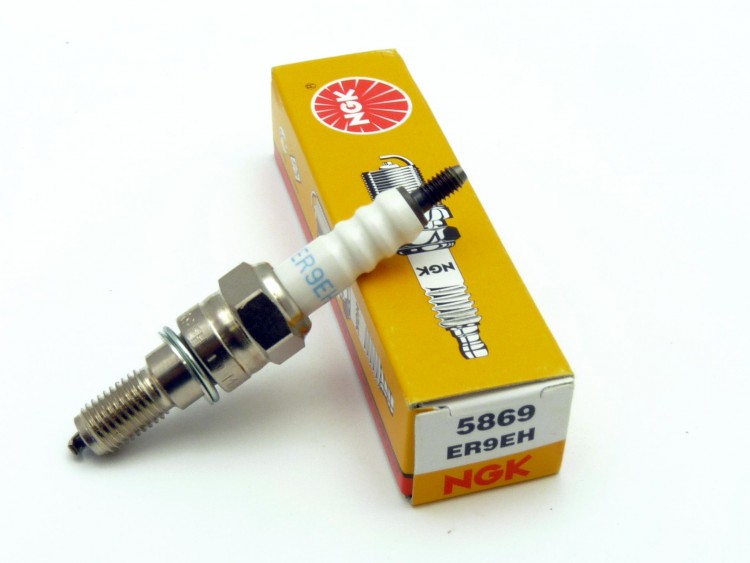 NGK Свеча зажигания ER9EH, аналог Denso Y27FER-C