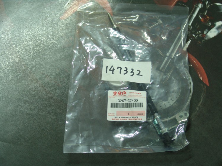 Винт регулировки для GSF1200 Bandit Suzuki 13267-32F00-000
