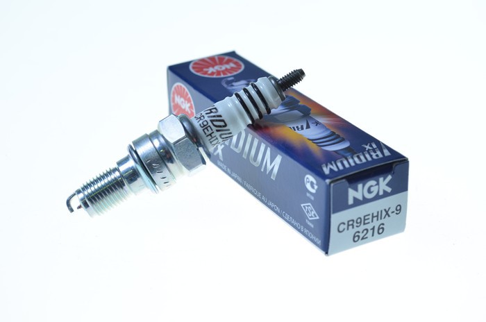 NGK Свеча зажигания CR9EHIX-9, аналог Denso IUH27
